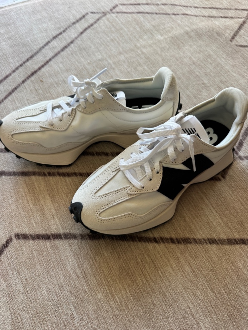 New Balance 327 Sneaker